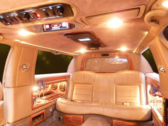 Real Limos, Lincoln Town Car 72 Inch Crme, innen